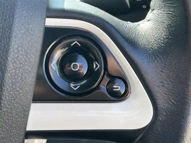 トヨタ プリウス S 和歌山県 2018(平30)年 7.2万km ホワイトパールクリスタルシャイン モデリスタ風エアロパーツ/アルパインナビ/フルセグTV/バックカメラ/デジタルインナーミラー/HDMI/横滑り防止/純正フロアマット/ETC/LEDヘッドライト/オートライト