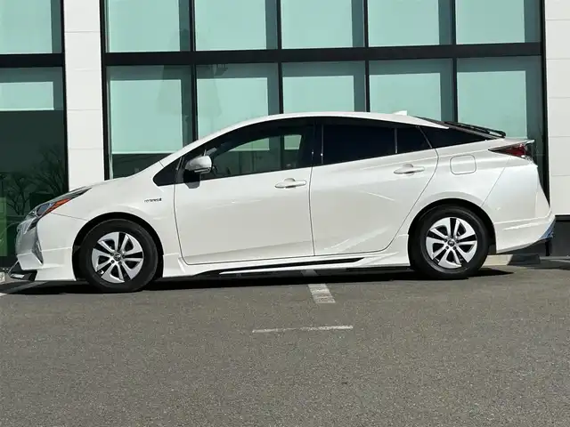 トヨタ プリウス S 和歌山県 2018(平30)年 7.2万km ホワイトパールクリスタルシャイン モデリスタ風エアロパーツ/アルパインナビ/フルセグTV/バックカメラ/デジタルインナーミラー/HDMI/横滑り防止/純正フロアマット/ETC/LEDヘッドライト/オートライト
