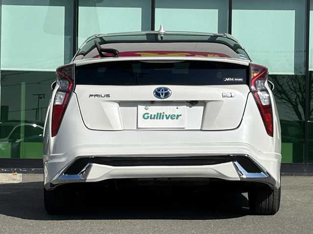 トヨタ プリウス S 和歌山県 2018(平30)年 7.2万km ホワイトパールクリスタルシャイン モデリスタ風エアロパーツ/アルパインナビ/フルセグTV/バックカメラ/デジタルインナーミラー/HDMI/横滑り防止/純正フロアマット/ETC/LEDヘッドライト/オートライト