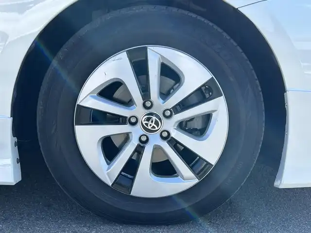 トヨタ プリウス S 和歌山県 2018(平30)年 7.2万km ホワイトパールクリスタルシャイン モデリスタ風エアロパーツ/アルパインナビ/フルセグTV/バックカメラ/デジタルインナーミラー/HDMI/横滑り防止/純正フロアマット/ETC/LEDヘッドライト/オートライト