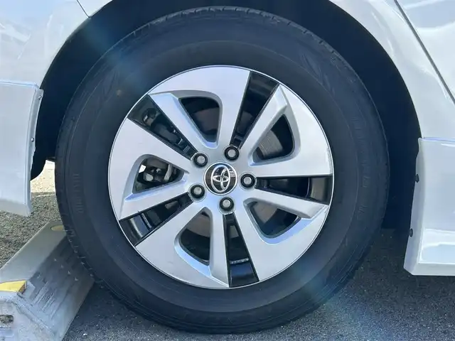 トヨタ プリウス S 和歌山県 2018(平30)年 7.2万km ホワイトパールクリスタルシャイン モデリスタ風エアロパーツ/アルパインナビ/フルセグTV/バックカメラ/デジタルインナーミラー/HDMI/横滑り防止/純正フロアマット/ETC/LEDヘッドライト/オートライト