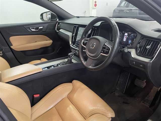 ボルボ Ｖ６０ T5 インスクリプション 兵庫県 2018(平30)年 4.9万km グレー パノラマサンルーフ/ハーマンカードン/本革シート/シートヒーター/ベンチレーター/純正ナビ/全方位カメラ/カープレイ・アンドロイドオート/ACC/LKA/BLIS/フルセグTV