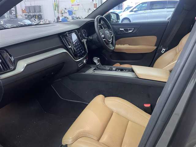 ボルボ Ｖ６０ T5 インスクリプション 兵庫県 2018(平30)年 4.9万km グレー パノラマサンルーフ/ハーマンカードン/本革シート/シートヒーター/ベンチレーター/純正ナビ/全方位カメラ/カープレイ・アンドロイドオート/ACC/LKA/BLIS/フルセグTV