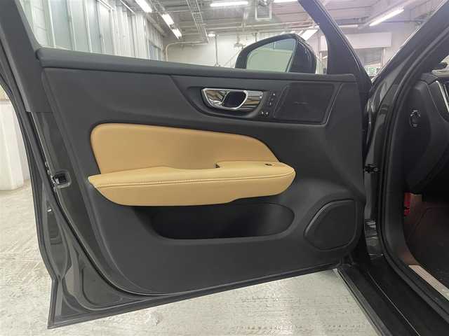 ボルボ Ｖ６０ T5 インスクリプション 兵庫県 2018(平30)年 4.9万km グレー パノラマサンルーフ/ハーマンカードン/本革シート/シートヒーター/ベンチレーター/純正ナビ/全方位カメラ/カープレイ・アンドロイドオート/ACC/LKA/BLIS/フルセグTV