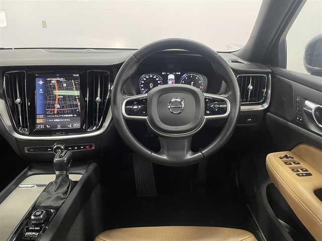 ボルボ Ｖ６０ T5 インスクリプション 兵庫県 2018(平30)年 4.9万km グレー パノラマサンルーフ/ハーマンカードン/本革シート/シートヒーター/ベンチレーター/純正ナビ/全方位カメラ/カープレイ・アンドロイドオート/ACC/LKA/BLIS/フルセグTV