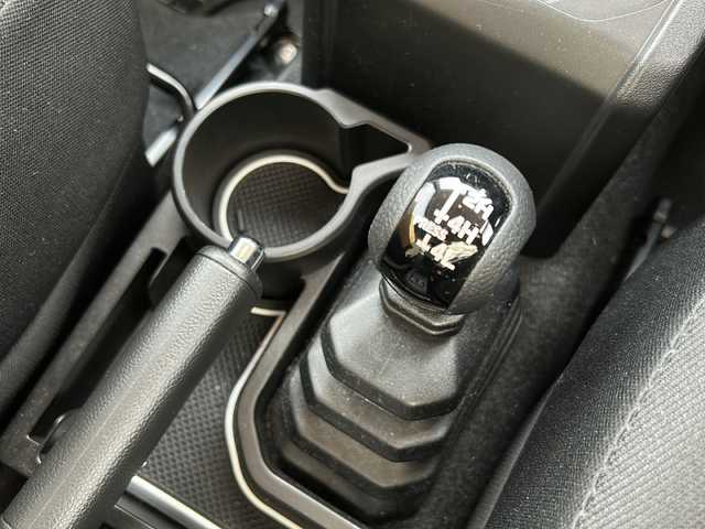 スズキ ジムニー シエラ JC 福島県 2023(令5)年 0.8万km ブルーイッシュブラックパール3 ４ＷＤ/社外メモリナビ＆フルセグＴＶ/（ＤＶＤ＆ＢＴ＆ＣＤ＆ＨＤＭＩ）/バックカメラ/衝突軽減ブレーキ/クルーズコントロール/レーンキープアシスト/ＥＴＣ/純正１５inアルミホイール/社外rossoMODELLOマフラー/社外BILSTEINショックアブソーバー/社外テールランプ/社外トィーター/シートヒーター/オートライト/ＬＥＤライト/ＬＥＤフォグランプ/ウィンカーミラー/電動格納ミラー/スマートキー/プッシュスタート/Ｗ＋サイドエアバッグ/横滑り防止装置/ＡＢＳ/ドアバイザー/フロアマット/新車保証書/取扱説明書