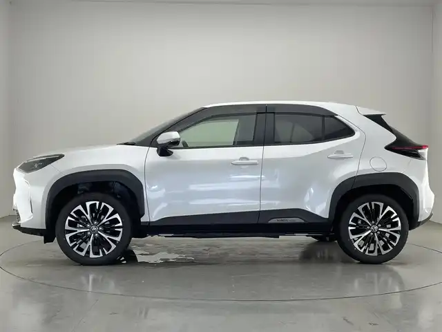 トヨタ ヤリスクロス ハイブリッド Z 愛知県 2025(令7)年 0.3万km プラチナホワイトパールマイカ 純正８型ナビ　全方位カメラ　ＨＵＤ　禁煙車　ＢＳＭ　前後ドラレコ　ＥＴＣ　セーフティセンス　衝突軽減　追従クルコン　ＬＥＤオートライト　ｎａｎｏｅＸ　ステアヒーター　シートヒーター　ハーフレザー　ミラキャスト　オートハイビーム