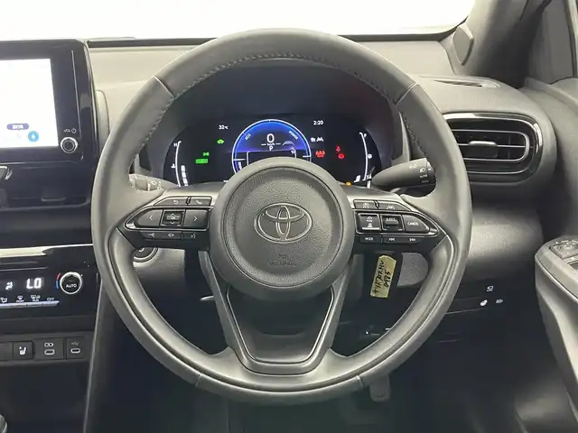 トヨタ ヤリスクロス ハイブリッド Z 愛知県 2025(令7)年 0.3万km プラチナホワイトパールマイカ 純正８型ナビ　全方位カメラ　ＨＵＤ　禁煙車　ＢＳＭ　前後ドラレコ　ＥＴＣ　セーフティセンス　衝突軽減　追従クルコン　ＬＥＤオートライト　ｎａｎｏｅＸ　ステアヒーター　シートヒーター　ハーフレザー　ミラキャスト　オートハイビーム
