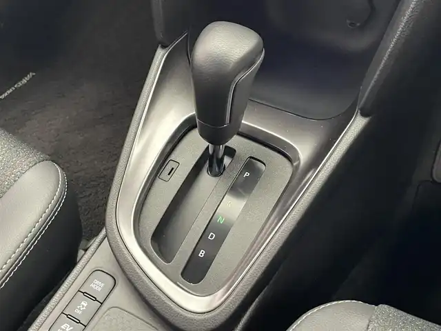 トヨタ ヤリスクロス ハイブリッド Z 愛知県 2025(令7)年 0.3万km プラチナホワイトパールマイカ 純正８型ナビ　全方位カメラ　ＨＵＤ　禁煙車　ＢＳＭ　前後ドラレコ　ＥＴＣ　セーフティセンス　衝突軽減　追従クルコン　ＬＥＤオートライト　ｎａｎｏｅＸ　ステアヒーター　シートヒーター　ハーフレザー　ミラキャスト　オートハイビーム