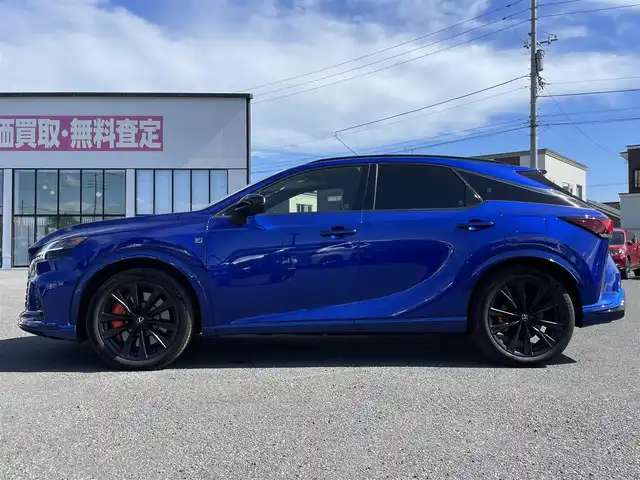 レクサス ＲＸ 500h Fスポーツパフォーマンス 道央・札幌 2023(令5)年 5.3万km ヒートブルーコントラストレイヤリング ４WD/ワンオーナー/純正メーカーOPナビ/AM/FM/BT/フルセグ/レクサスセーフティセンス/プリクラッシュセーフティ/横滑り防止装置/レーダークルーズコントロール/レーンキープアシスト/クリアランスソナー/ブラインドスポットモニター/ロードサインアシスト/アラウンドビューモニター/バックカメラ/フロントカメラ/全方位カメラ/ビルトインETC/ドライブレコーダー/アイドリングストップ/SPORTMODE/ECOMODE/パワーバックドア/全席パワーシート/メモリーシート/全席シートヒーター/全席エアシート/ハーフレザーシート/革巻きステアリング/ステアリングリモコン/パドルシフト/ハンドルヒーター/AC100V/サンルーフ/電動パーキング/ブレーキホールド/デジタルインナーミラー/MTモード付AT/プッシュスタート/カードキー/LEDヘッドライト/オートライト/オートマチックハイビーム/フォグランプ/電動格納ミラー/ヒーテッドドアミラー/ウィンカーミラー/純正フロアマット