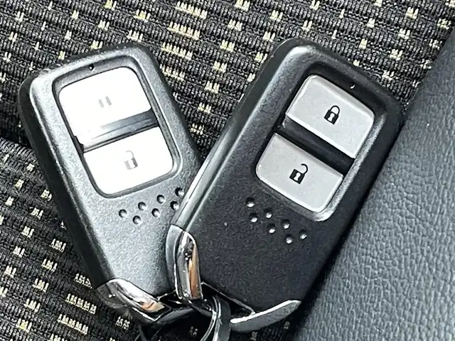 ホンダ ヴェゼル ハイブリッド Z ホンダセンシング 熊本県 2016(平28)年 4.8万km プレミアムクリスタルレッドM モデューロエアロ　/純正8インチナビ　/前後ドライブレコーダー　/バックカメラ　/ビルトインＥＴＣ　/前席シートヒーター　/ホンダセンシング/・衝突軽減ブレーキ/・レーンキープアシスト/・アダブティブクルーズコントロール/・先行車発進お知らせ機能/・路外逸脱抑制機能/・レーンキープアシスト/・標識認識システム/・オートハイビーム/横滑り防止/ハーフレザーシート/コーナーポール/電動パーキングサポート/ブレーキホールド/ジャズブラウン内装/純正フロアマット/純正17インチAW/オートライト/LEDヘッドライト/スマートキー/プッシュスタート/スペアキー1本