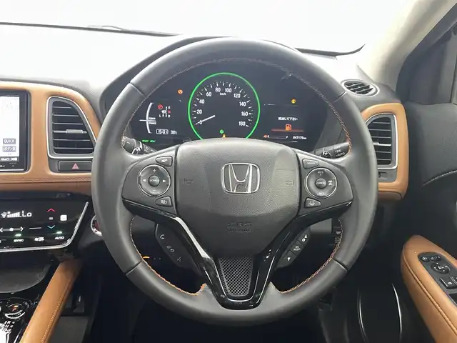 ホンダ ヴェゼル ハイブリッド Z ホンダセンシング 熊本県 2016(平28)年 4.8万km プレミアムクリスタルレッドM モデューロエアロ　/純正8インチナビ　/前後ドライブレコーダー　/バックカメラ　/ビルトインＥＴＣ　/前席シートヒーター　/ホンダセンシング/・衝突軽減ブレーキ/・レーンキープアシスト/・アダブティブクルーズコントロール/・先行車発進お知らせ機能/・路外逸脱抑制機能/・レーンキープアシスト/・標識認識システム/・オートハイビーム/横滑り防止/ハーフレザーシート/コーナーポール/電動パーキングサポート/ブレーキホールド/ジャズブラウン内装/純正フロアマット/純正17インチAW/オートライト/LEDヘッドライト/スマートキー/プッシュスタート/スペアキー1本