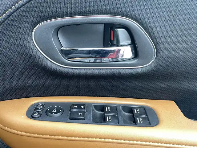 ホンダ ヴェゼル ハイブリッド Z ホンダセンシング 熊本県 2016(平28)年 4.8万km プレミアムクリスタルレッドM モデューロエアロ　/純正8インチナビ　/前後ドライブレコーダー　/バックカメラ　/ビルトインＥＴＣ　/前席シートヒーター　/ホンダセンシング/・衝突軽減ブレーキ/・レーンキープアシスト/・アダブティブクルーズコントロール/・先行車発進お知らせ機能/・路外逸脱抑制機能/・レーンキープアシスト/・標識認識システム/・オートハイビーム/横滑り防止/ハーフレザーシート/コーナーポール/電動パーキングサポート/ブレーキホールド/ジャズブラウン内装/純正フロアマット/純正17インチAW/オートライト/LEDヘッドライト/スマートキー/プッシュスタート/スペアキー1本