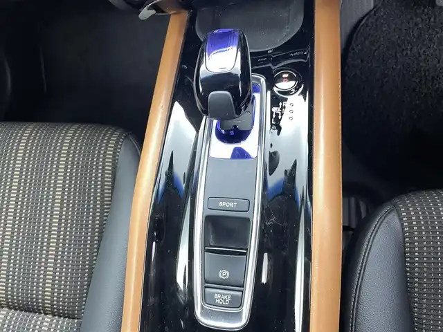 ホンダ ヴェゼル ハイブリッド Z ホンダセンシング 熊本県 2016(平28)年 4.8万km プレミアムクリスタルレッドM モデューロエアロ　/純正8インチナビ　/前後ドライブレコーダー　/バックカメラ　/ビルトインＥＴＣ　/前席シートヒーター　/ホンダセンシング/・衝突軽減ブレーキ/・レーンキープアシスト/・アダブティブクルーズコントロール/・先行車発進お知らせ機能/・路外逸脱抑制機能/・レーンキープアシスト/・標識認識システム/・オートハイビーム/横滑り防止/ハーフレザーシート/コーナーポール/電動パーキングサポート/ブレーキホールド/ジャズブラウン内装/純正フロアマット/純正17インチAW/オートライト/LEDヘッドライト/スマートキー/プッシュスタート/スペアキー1本