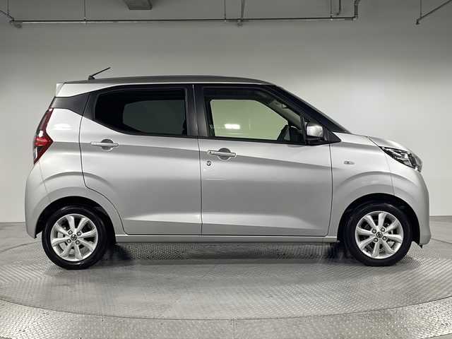 日産 デイズ X 神奈川県 2023(令5)年 0.4万km スターリングシルバーM バックカメラ/ETC/純正14インチAW/エマージェンシーブレーキ/車線逸脱警報/先行車発進お知らせ機能/側道標識表示機能/道路標識表示機能/ふらつき警報/オートハイビーム/HIDヘッドライト