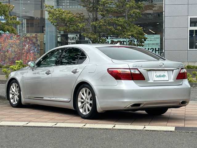 レクサス ＬＳ 460 バージョンC 福島県 2011(平23)年 8.8万km プレミアムシルバーM 純正ナビゲーション/【CD/DVD/USB/AUX/TV】/バックカメラ/サンルーフ/ビルトインETC/前席シートヒーター/前席ベンチレーション/前席パワーシート/運転席シートメモリー/クルーズコントロール/HIDオートライト/純正フロアマット