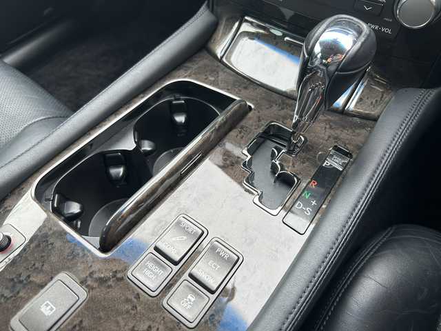 レクサス ＬＳ 460 バージョンC 福島県 2011(平23)年 8.8万km プレミアムシルバーM 純正ナビゲーション/【CD/DVD/USB/AUX/TV】/バックカメラ/サンルーフ/ビルトインETC/前席シートヒーター/前席ベンチレーション/前席パワーシート/運転席シートメモリー/クルーズコントロール/HIDオートライト/純正フロアマット