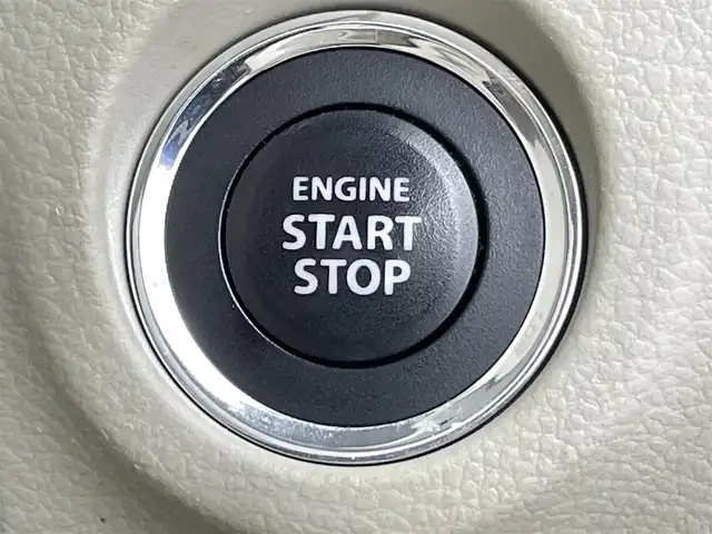 スズキ ラパン X 千葉県 2018(平30)年 4.7万km フォーンベージュメタリック/ホワイト2トーンルーフ 禁煙車/衝突軽減ブレーキ/横滑り防止装置/７型ワイドモニターナビ/フルセグ/Bluetooth接続/ＤＶＤ/ＣＤ再生可/バックカメラ/運転席シートヒーター/アイドリングストップ/プッシュスタート/HIDヘッドライト/オートライト/ビルトインETC/１４インチアルミホイール/運転席/助手席エアバッグ搭載