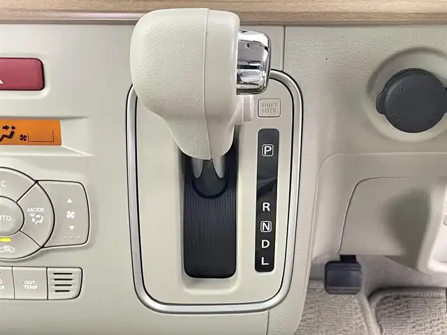 スズキ ラパン X 千葉県 2018(平30)年 4.7万km フォーンベージュメタリック/ホワイト2トーンルーフ 禁煙車/衝突軽減ブレーキ/横滑り防止装置/７型ワイドモニターナビ/フルセグ/Bluetooth接続/ＤＶＤ/ＣＤ再生可/バックカメラ/運転席シートヒーター/アイドリングストップ/プッシュスタート/HIDヘッドライト/オートライト/ビルトインETC/１４インチアルミホイール/運転席/助手席エアバッグ搭載