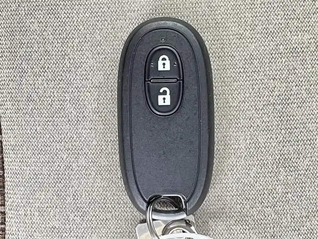 スズキ ラパン X 千葉県 2018(平30)年 4.7万km フォーンベージュメタリック/ホワイト2トーンルーフ 禁煙車/衝突軽減ブレーキ/横滑り防止装置/７型ワイドモニターナビ/フルセグ/Bluetooth接続/ＤＶＤ/ＣＤ再生可/バックカメラ/運転席シートヒーター/アイドリングストップ/プッシュスタート/HIDヘッドライト/オートライト/ビルトインETC/１４インチアルミホイール/運転席/助手席エアバッグ搭載