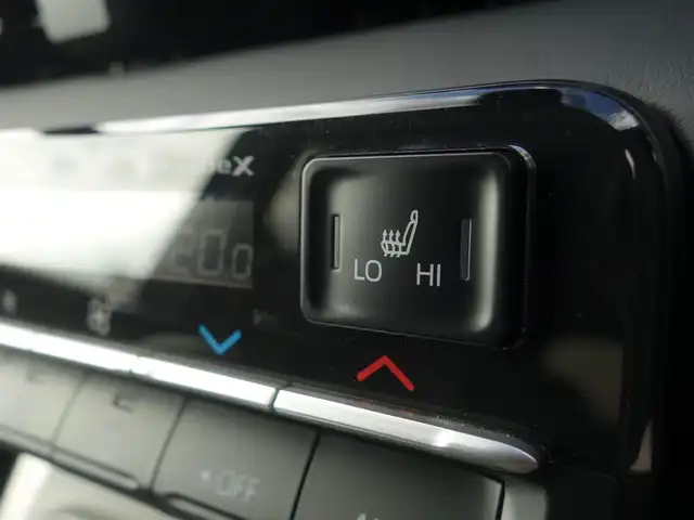 トヨタ ノア S－G 山形県 2022(令4)年 1.8万km アティチュードブラックマイカ 4WD/ワンオーナー/トヨタセーフティセンス/両側パワースライドドア/純正ナビ/　【DVD USB BT Miracast】/フルセグTV/バックカメラ/ETC/ステアリングスイッチ/レーダークルーズコントロール/シートヒーター/オートホールド/横滑り防止装置/LEDライト/フォグランプ/純正フロアマット/ドアバイザー/保証書、取説あり/スペアキーあり