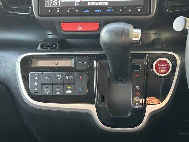 ホンダ Ｎ ＢＯＸ カスタム G ターボ Lパッケージ 福岡県 2015(平27)年 9.1万km スマートブラック ・純正ナビ【VXM-155VFEi】/-フルセグTV/BT/CD/DVD/FM/AM/SD/USB/・バックカメラ/・両側パワースライドドア/・社外アルミ14インチ/・純正フロアマット/・パドルシフト/・クルーズコントロール/・ドアバイザー/・ウィンカーミラー/・電動格納ミラー/・ETC/・ステアリングリモコン/・オートライト