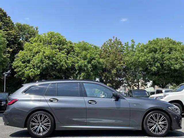 ＢＭＷ ＢＭＷ ３２０ｄ xDrive ツーリング Mスポーツ EDジョイ+ 東京都 2021(令3)年 0.8万km ミネラルグレー ワンオーナー/純正ナビ/ハイラインパッケージ/・電動ランバーサポート（前席）/・ブラック革シート/ドライビングアシストプロフェッショナル/・アクティブクルーズコントロール/・ステアリング/レーンコントロールアシスト/・レーンディバ―チャーウォーニング/・レーンチェンジウォーニング/全周囲カメラ/12.3インチマルチディスプレイメーターパネル/パワーシート（前席）/シートヒーター（前席）/パワーバックドア/純正18インチホイール/アダプティブLEDヘッドライト/前後ドライブレコーダー/保証書/取扱説明書/点検記録簿/スペアキー