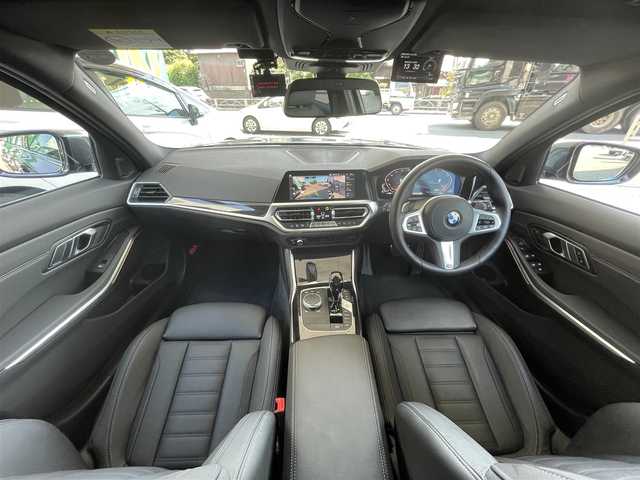 ＢＭＷ ＢＭＷ ３２０ｄ xDrive ツーリング Mスポーツ EDジョイ+ 東京都 2021(令3)年 0.8万km ミネラルグレー ワンオーナー/純正ナビ/ハイラインパッケージ/・電動ランバーサポート（前席）/・ブラック革シート/ドライビングアシストプロフェッショナル/・アクティブクルーズコントロール/・ステアリング/レーンコントロールアシスト/・レーンディバ―チャーウォーニング/・レーンチェンジウォーニング/全周囲カメラ/12.3インチマルチディスプレイメーターパネル/パワーシート（前席）/シートヒーター（前席）/パワーバックドア/純正18インチホイール/アダプティブLEDヘッドライト/前後ドライブレコーダー/保証書/取扱説明書/点検記録簿/スペアキー
