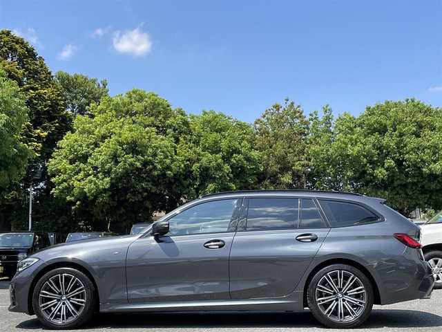 ＢＭＷ ＢＭＷ ３２０ｄ xDrive ツーリング Mスポーツ EDジョイ+ 東京都 2021(令3)年 0.8万km ミネラルグレー ワンオーナー/純正ナビ/ハイラインパッケージ/・電動ランバーサポート（前席）/・ブラック革シート/ドライビングアシストプロフェッショナル/・アクティブクルーズコントロール/・ステアリング/レーンコントロールアシスト/・レーンディバ―チャーウォーニング/・レーンチェンジウォーニング/全周囲カメラ/12.3インチマルチディスプレイメーターパネル/パワーシート（前席）/シートヒーター（前席）/パワーバックドア/純正18インチホイール/アダプティブLEDヘッドライト/前後ドライブレコーダー/保証書/取扱説明書/点検記録簿/スペアキー