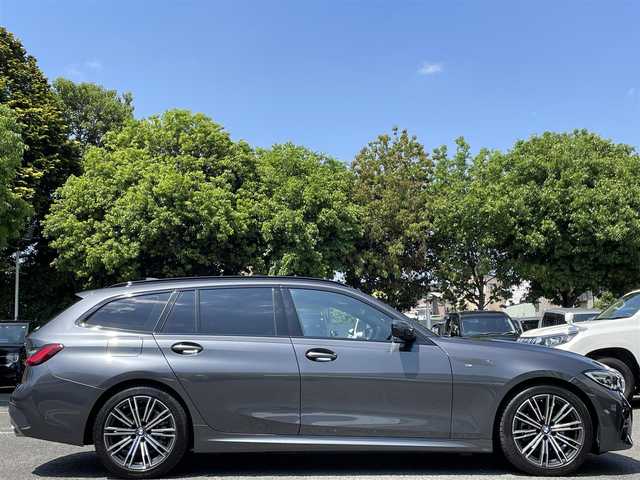 ＢＭＷ ＢＭＷ ３２０ｄ xDrive ツーリング Mスポーツ EDジョイ+ 東京都 2021(令3)年 0.8万km ミネラルグレー ワンオーナー/純正ナビ/ハイラインパッケージ/・電動ランバーサポート（前席）/・ブラック革シート/ドライビングアシストプロフェッショナル/・アクティブクルーズコントロール/・ステアリング/レーンコントロールアシスト/・レーンディバ―チャーウォーニング/・レーンチェンジウォーニング/全周囲カメラ/12.3インチマルチディスプレイメーターパネル/パワーシート（前席）/シートヒーター（前席）/パワーバックドア/純正18インチホイール/アダプティブLEDヘッドライト/前後ドライブレコーダー/保証書/取扱説明書/点検記録簿/スペアキー