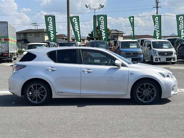 レクサス ＣＴ 200h Fスポーツ 香川県 2011(平23)年 5.1万km シルバーマイカメタリック 純正ナビ/フルセグテレビ/CD/DVD再生機能/バックカメラ/運転席シートヒーター/サンルーフ/オートライト/ステアリングヒーター/スペアキー/ETC