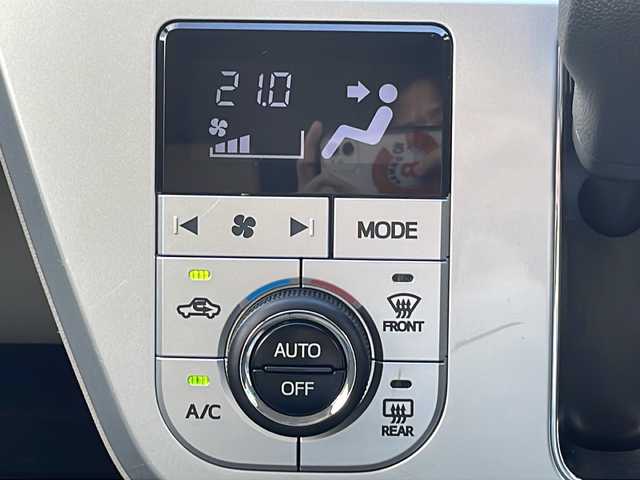 ダイハツ キャスト スタイル X 愛知県 2018(平30)年 3.9万km ブラックマイカメタリック /禁煙車//純正ディーラーオプションナビ//フルセグTV・Bluetooth・CD・DVD・USB//バックカメラ//ETC//スマートキー//プッシュスタート//オートライト//ベンチシート//純正フロアマット//純正ドアバイザー//電動格納ミラー//新車時保証書//取扱説明書//スペアキー