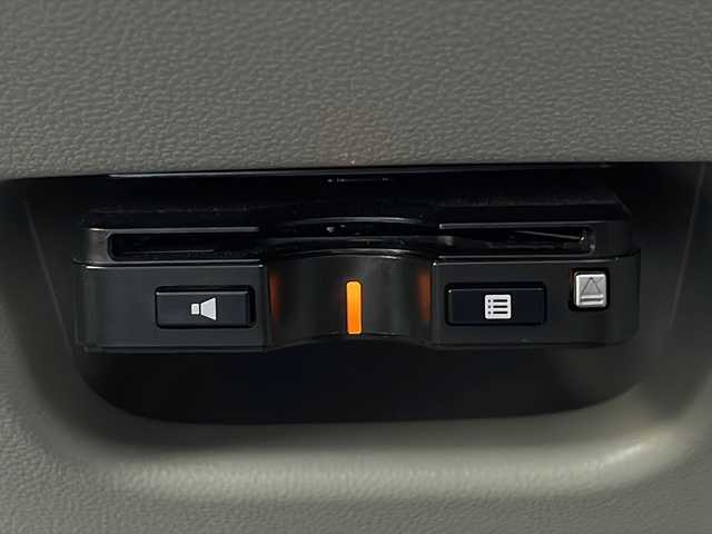 ダイハツ キャスト スタイル X 愛知県 2018(平30)年 3.9万km ブラックマイカメタリック /禁煙車//純正ディーラーオプションナビ//フルセグTV・Bluetooth・CD・DVD・USB//バックカメラ//ETC//スマートキー//プッシュスタート//オートライト//ベンチシート//純正フロアマット//純正ドアバイザー//電動格納ミラー//新車時保証書//取扱説明書//スペアキー