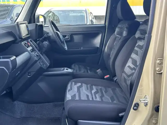 ダイハツ タフト X 静岡県 2023(令5)年 1.6万km サンドベージュメタリック ガラスルーフ/純正ナビ/フルセグTV/DVD/CD/SD/BT/USB/バックカメラ/衝突軽減ブレーキ/レーンキープアシスト/オートハイビーム/前後コーナーセンサー/前方ドライブレコーダー/LEDヘッドライト/ステアリングスイッチ/スマートキー×2/取扱説明書/ナビ取扱説明書