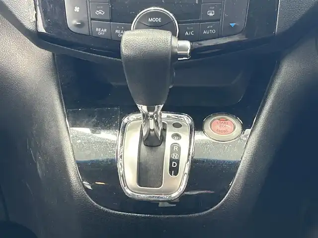 日産 セレナ ハイウェイS S HV Aセーフ 宮城県 2014(平26)年 7.7万km ブリリアントホワイトパール 純正ナビ（AM/FM/USB/BT/CD/DVD/iPod/SD/BT）/フルセグTV/バック・全方位カメラ/両側パワースライドドア/３列シート/衝突被害軽減装置/レーンキープアシスト/オートライト/LEDライト/ドライブレコーダー（前後）/ETC/サマータイヤ純正AW（195/60R16）