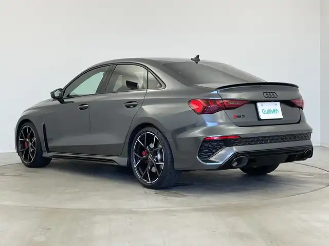 アウディ アウディ ＲＳ３ 新潟県 2024(令6)年 1.4万km デイトナグレーパールエフェクト ワンオーナー/アウディコネクトナビ/(FM.AM.USB.Bluetooth)/(AppleCarPlay.AndroidAuto)/全方位カメラ/Audiプレセンス/サイドアシスト/アダプティブドライブアシスト/Audiドライブセレクト/LEDオートライト/FRフォグランプ/GPSレーダー(AR-47LA)/シーケンシャルウィンカー/Qiおくだけ充電/ナビ連動ドライブレコーダー/前席パワーシート・ヒーター/運転席シートメモリー/電子制御パーキングブレーキ/プッシュスタート/スマートキー×2/スタッドレスAWセット車載