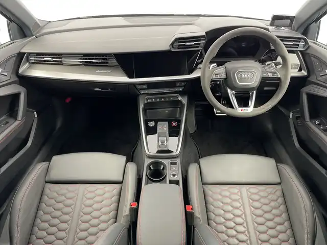 アウディ アウディ ＲＳ３ 新潟県 2024(令6)年 1.4万km デイトナグレーパールエフェクト ワンオーナー/アウディコネクトナビ/(FM.AM.USB.Bluetooth)/(AppleCarPlay.AndroidAuto)/全方位カメラ/Audiプレセンス/サイドアシスト/アダプティブドライブアシスト/Audiドライブセレクト/LEDオートライト/FRフォグランプ/GPSレーダー(AR-47LA)/シーケンシャルウィンカー/Qiおくだけ充電/ナビ連動ドライブレコーダー/前席パワーシート・ヒーター/運転席シートメモリー/電子制御パーキングブレーキ/プッシュスタート/スマートキー×2/スタッドレスAWセット車載