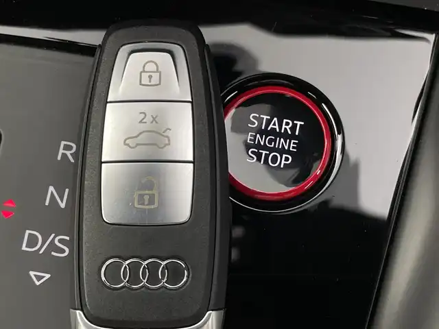 アウディ アウディ ＲＳ３ 新潟県 2024(令6)年 1.4万km デイトナグレーパールエフェクト ワンオーナー/アウディコネクトナビ/(FM.AM.USB.Bluetooth)/(AppleCarPlay.AndroidAuto)/全方位カメラ/Audiプレセンス/サイドアシスト/アダプティブドライブアシスト/Audiドライブセレクト/LEDオートライト/FRフォグランプ/GPSレーダー(AR-47LA)/シーケンシャルウィンカー/Qiおくだけ充電/ナビ連動ドライブレコーダー/前席パワーシート・ヒーター/運転席シートメモリー/電子制御パーキングブレーキ/プッシュスタート/スマートキー×2/スタッドレスAWセット車載
