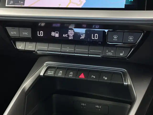 アウディ アウディ ＲＳ３ 新潟県 2024(令6)年 1.4万km デイトナグレーパールエフェクト ワンオーナー/アウディコネクトナビ/(FM.AM.USB.Bluetooth)/(AppleCarPlay.AndroidAuto)/全方位カメラ/Audiプレセンス/サイドアシスト/アダプティブドライブアシスト/Audiドライブセレクト/LEDオートライト/FRフォグランプ/GPSレーダー(AR-47LA)/シーケンシャルウィンカー/Qiおくだけ充電/ナビ連動ドライブレコーダー/前席パワーシート・ヒーター/運転席シートメモリー/電子制御パーキングブレーキ/プッシュスタート/スマートキー×2/スタッドレスAWセット車載