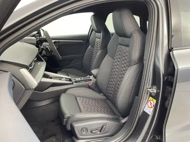 アウディ アウディ ＲＳ３ 新潟県 2024(令6)年 1.4万km デイトナグレーパールエフェクト ワンオーナー/アウディコネクトナビ/(FM.AM.USB.Bluetooth)/(AppleCarPlay.AndroidAuto)/全方位カメラ/Audiプレセンス/サイドアシスト/アダプティブドライブアシスト/Audiドライブセレクト/LEDオートライト/FRフォグランプ/GPSレーダー(AR-47LA)/シーケンシャルウィンカー/Qiおくだけ充電/ナビ連動ドライブレコーダー/前席パワーシート・ヒーター/運転席シートメモリー/電子制御パーキングブレーキ/プッシュスタート/スマートキー×2/スタッドレスAWセット車載