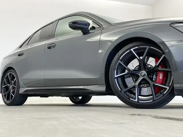 アウディ アウディ ＲＳ３ 新潟県 2024(令6)年 1.4万km デイトナグレーパールエフェクト ワンオーナー/アウディコネクトナビ/(FM.AM.USB.Bluetooth)/(AppleCarPlay.AndroidAuto)/全方位カメラ/Audiプレセンス/サイドアシスト/アダプティブドライブアシスト/Audiドライブセレクト/LEDオートライト/FRフォグランプ/GPSレーダー(AR-47LA)/シーケンシャルウィンカー/Qiおくだけ充電/ナビ連動ドライブレコーダー/前席パワーシート・ヒーター/運転席シートメモリー/電子制御パーキングブレーキ/プッシュスタート/スマートキー×2/スタッドレスAWセット車載