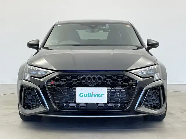 アウディ アウディ ＲＳ３ 新潟県 2024(令6)年 1.4万km デイトナグレーパールエフェクト ワンオーナー/アウディコネクトナビ/(FM.AM.USB.Bluetooth)/(AppleCarPlay.AndroidAuto)/全方位カメラ/Audiプレセンス/サイドアシスト/アダプティブドライブアシスト/Audiドライブセレクト/LEDオートライト/FRフォグランプ/GPSレーダー(AR-47LA)/シーケンシャルウィンカー/Qiおくだけ充電/ナビ連動ドライブレコーダー/前席パワーシート・ヒーター/運転席シートメモリー/電子制御パーキングブレーキ/プッシュスタート/スマートキー×2/スタッドレスAWセット車載