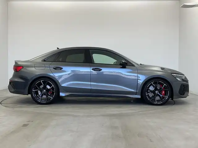 アウディ アウディ ＲＳ３ 新潟県 2024(令6)年 1.4万km デイトナグレーパールエフェクト ワンオーナー/アウディコネクトナビ/(FM.AM.USB.Bluetooth)/(AppleCarPlay.AndroidAuto)/全方位カメラ/Audiプレセンス/サイドアシスト/アダプティブドライブアシスト/Audiドライブセレクト/LEDオートライト/FRフォグランプ/GPSレーダー(AR-47LA)/シーケンシャルウィンカー/Qiおくだけ充電/ナビ連動ドライブレコーダー/前席パワーシート・ヒーター/運転席シートメモリー/電子制御パーキングブレーキ/プッシュスタート/スマートキー×2/スタッドレスAWセット車載