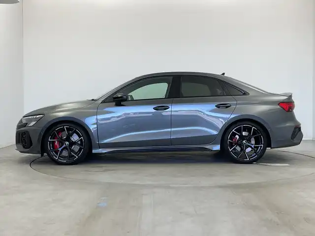 アウディ アウディ ＲＳ３ 新潟県 2024(令6)年 1.4万km デイトナグレーパールエフェクト ワンオーナー/アウディコネクトナビ/(FM.AM.USB.Bluetooth)/(AppleCarPlay.AndroidAuto)/全方位カメラ/Audiプレセンス/サイドアシスト/アダプティブドライブアシスト/Audiドライブセレクト/LEDオートライト/FRフォグランプ/GPSレーダー(AR-47LA)/シーケンシャルウィンカー/Qiおくだけ充電/ナビ連動ドライブレコーダー/前席パワーシート・ヒーター/運転席シートメモリー/電子制御パーキングブレーキ/プッシュスタート/スマートキー×2/スタッドレスAWセット車載