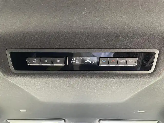 トヨタ ヴォクシー ハイブリッド S－Z 福岡県 2023(令5)年 2.5万km グリッターブラックガラスフレーク 純正ナビ/（Bluetooth・フルセグTV・HDMI・DVD再生機能あり）/プリクラッシュセーフティ/レーダークルーズコントロール/バックカメラ/シートヒーター（運転席・助手席）/両側パワースライドドア/ドライブレコーダー（前後）/3列シート/7人乗り/ビルトインETC/純正アルミホイール/純正フロアマット/プッシュスタート/クリアランスソナー/コーナーセンサー/横滑り防止装置/レーンキープアシスト/ABS/EVモード/保証書/取扱説明書/スマートキー/スペアキー