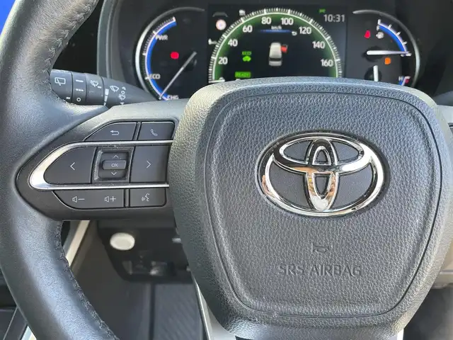 トヨタ ヴォクシー ハイブリッド S－Z 福岡県 2023(令5)年 2.5万km グリッターブラックガラスフレーク 純正ナビ/（Bluetooth・フルセグTV・HDMI・DVD再生機能あり）/プリクラッシュセーフティ/レーダークルーズコントロール/バックカメラ/シートヒーター（運転席・助手席）/両側パワースライドドア/ドライブレコーダー（前後）/3列シート/7人乗り/ビルトインETC/純正アルミホイール/純正フロアマット/プッシュスタート/クリアランスソナー/コーナーセンサー/横滑り防止装置/レーンキープアシスト/ABS/EVモード/保証書/取扱説明書/スマートキー/スペアキー