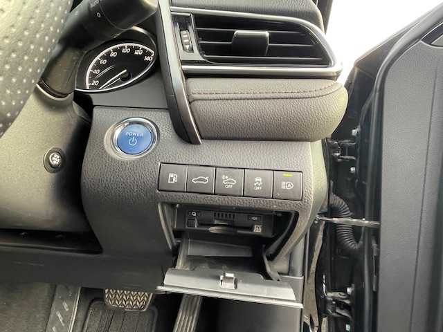 トヨタ カムリ G レザーパッケージ 神奈川県 2018(平30)年 4.7万km アティチュードブラックマイカ ・純正ナビ（CD/DVD/ワンセグ/SD/USB)/・バックカメラ/・モデリスタエアロ/・テレビキャンセラー/・前方ドライブレコーダー/・ETC2.0/・オートクルーズコントロール/・シートヒーター/・純正17インチAW/・前後コーナーセンサー/・LEDヘッドライト/・オートライト/・オートマチックハイビーム/・衝突軽減システム/・レーンキープアシスト/・横滑り防止装置/・パワーシート/・スマートキー/・スペアキー