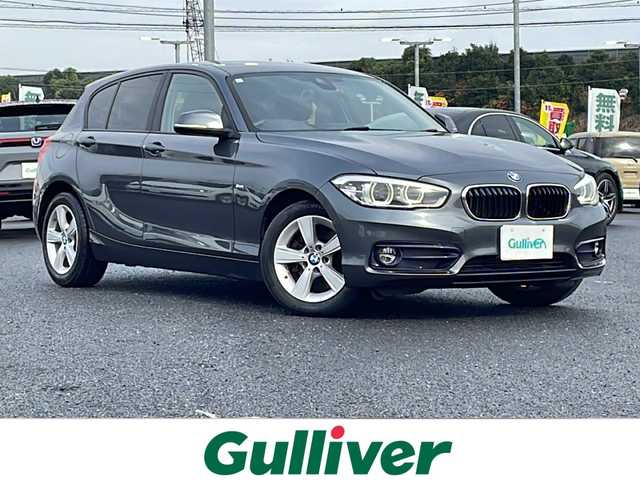 ＢＭＷ １１８ｄ スポーツ 千葉県 2016(平28)年 6.3万km グレー 純正ナビ/CD/DVD/Bluetooth/バックカメラ/ETC付きバックミラー/前後コーナーセンサー/前後ドライブレコーダー/アイドリングストップ/クルーズコントロール/ダイナミックスタビリティコントロール/レーンディパーチャーウォーニング/パークディスタンスコントロール（PDC）/衝突回避・被害軽減ブレーキ機能付き歩行者警告/タイヤ空気圧警告システム/盗難防止装置/オートライト/ウィンカーミラー/フォグランプ/プッシュスタート/スマートキー/スペアキー１本/ステアリングスイッチ/ALLオートウィンドウ