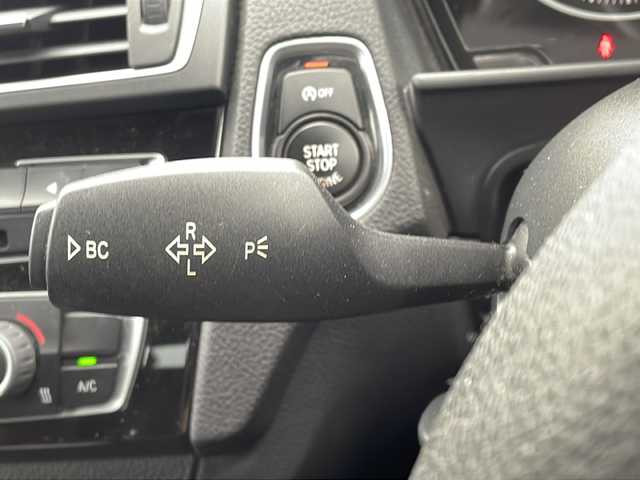 ＢＭＷ １１８ｄ スポーツ 千葉県 2016(平28)年 6.3万km グレー 純正ナビ/CD/DVD/Bluetooth/バックカメラ/ETC付きバックミラー/前後コーナーセンサー/前後ドライブレコーダー/アイドリングストップ/クルーズコントロール/ダイナミックスタビリティコントロール/レーンディパーチャーウォーニング/パークディスタンスコントロール（PDC）/衝突回避・被害軽減ブレーキ機能付き歩行者警告/タイヤ空気圧警告システム/盗難防止装置/オートライト/ウィンカーミラー/フォグランプ/プッシュスタート/スマートキー/スペアキー１本/ステアリングスイッチ/ALLオートウィンドウ