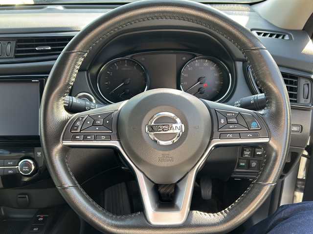 日産 エクストレイル 20Xi 埼玉県 2018(平30)年 6.7万km ブリリアントシルバー ４ＷＤ/360°セーフティアシスト/ ・プロパイロット/ ・インテリジェント エマージェンシーブレーキ/ ・インテリジェント FCW（前方衝突予測警報）/ ・アダプティブLEDヘッドライトシステム/ ・インテリジェント DA（ふらつき警報）/ ・標識検知機能/ ・インテリジェント LI（車線逸脱防止支援システム）/ ・インテリジェント BSI（後側方衝突防止支援システム）/ ・インテリジェント アラウンドビューモニター（移動物 検知機能付）/ ・RCTA（後退時車両検知警報）/ ・インテリジェント ルームミラー/純正SDナビゲーション(MM518D-L)/AM/FM/CD/DVD/BT/SD/USB/フルセグテレビ/インテリジェントアラウンドビューモニター/純正ナビ連動ドライブレコーダー(DJ4-D)/ビルトイン純正ETC2.0/パワーバックドア/コーナーセンサー/保証書/取扱説明書